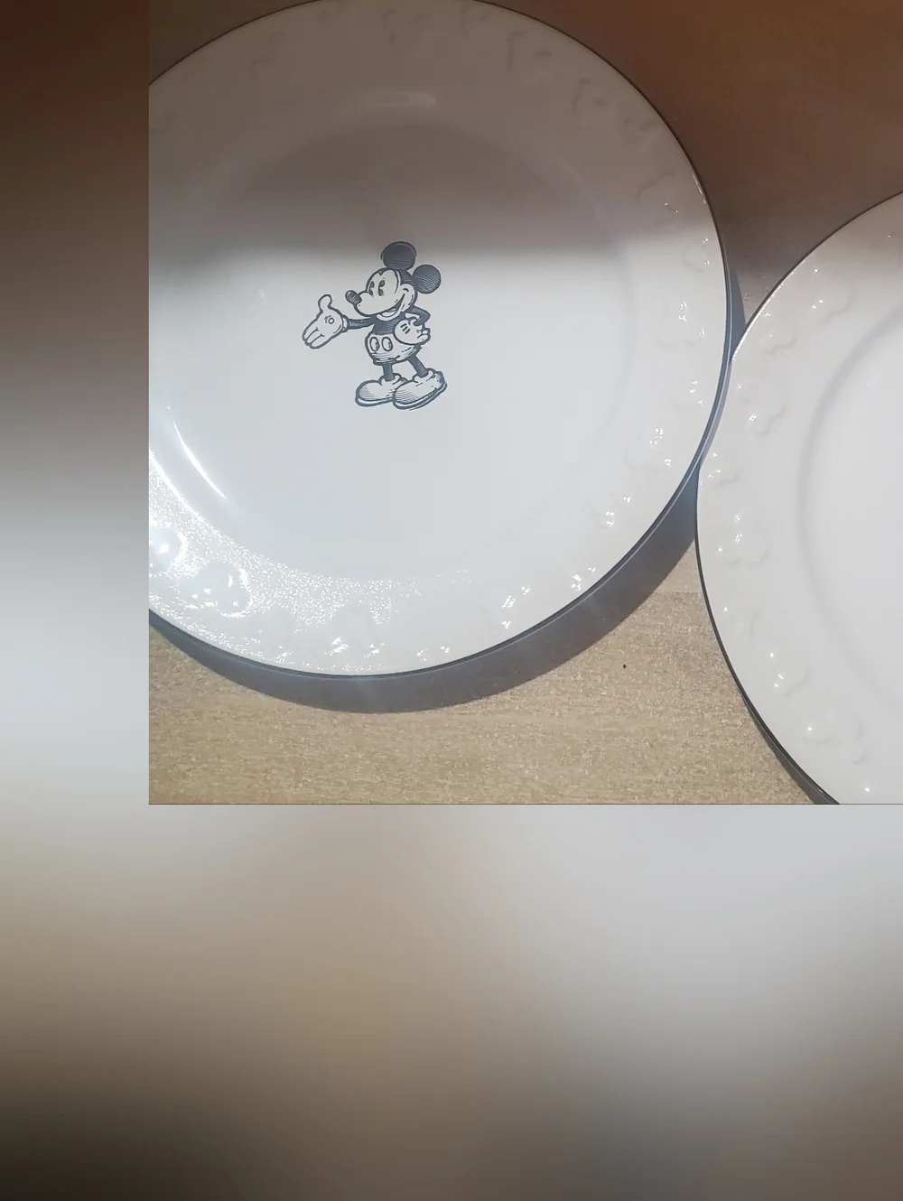 MICKEY MOUSE COLLECTIBLE DINNER PLATES. SET OF 2. CLASSIC BLK/ WHT. 11 IN. NWT